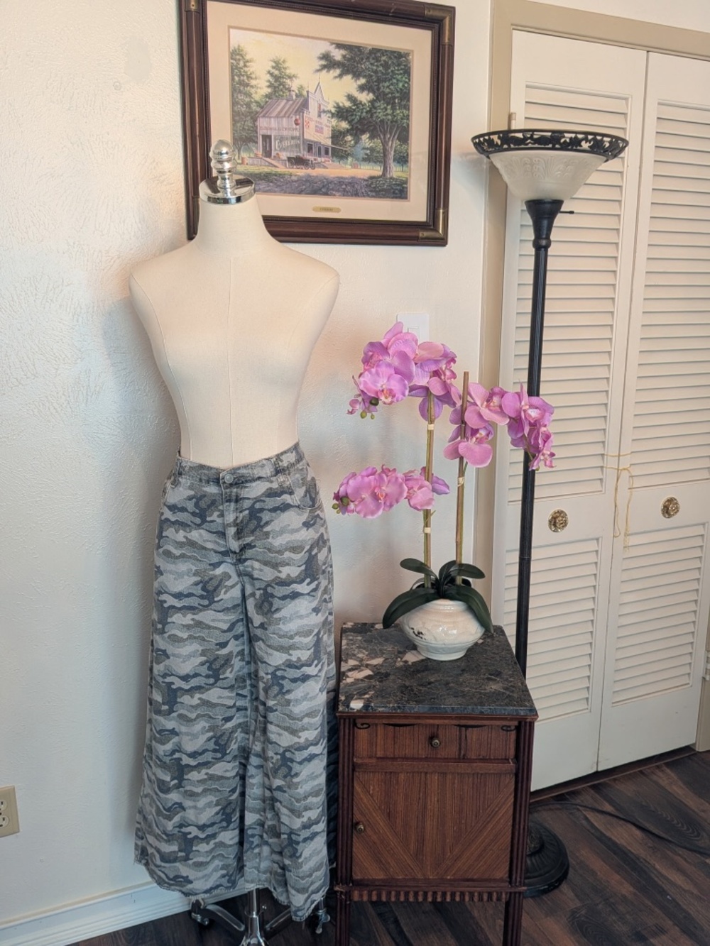 NoaBoa Wide Flared Camo Pants Size Large